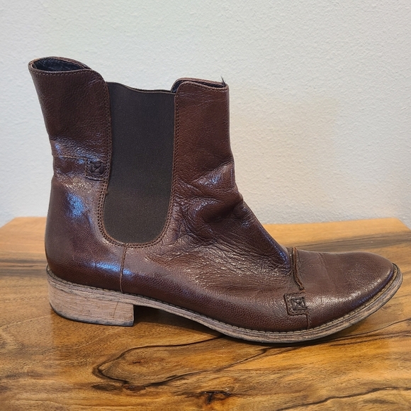 Charles David Brown Leather Chelsea Boots - Picture 4 of 9